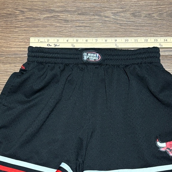 🔥🔥🔥Mitchell & Ness Men Chicago Bulls Retro Shorts – Size: Medium🔥🔥🔥 - Picture 6 of 9